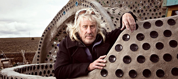 Michael Reynolds: “Buscamos una manera más sensata y menos estresante de vivir en el planeta”